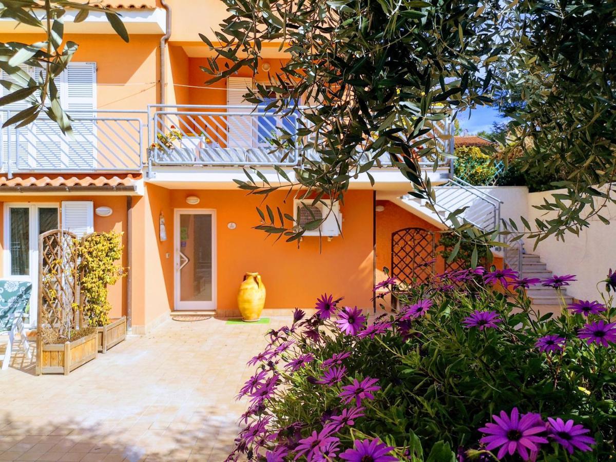 A Due Passi Dal Mare B&B นูมานา ภายนอก รูปภาพ