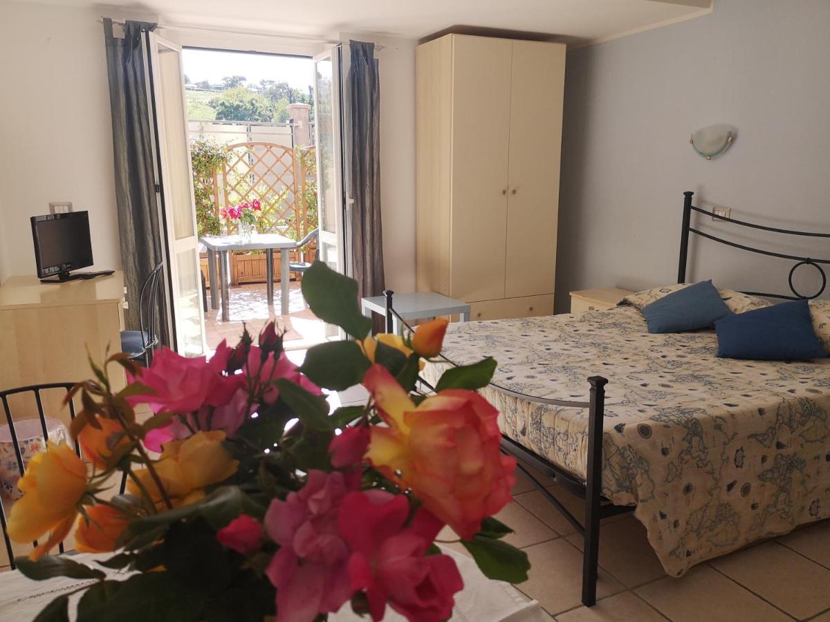 A Due Passi Dal Mare B&B นูมานา ภายนอก รูปภาพ