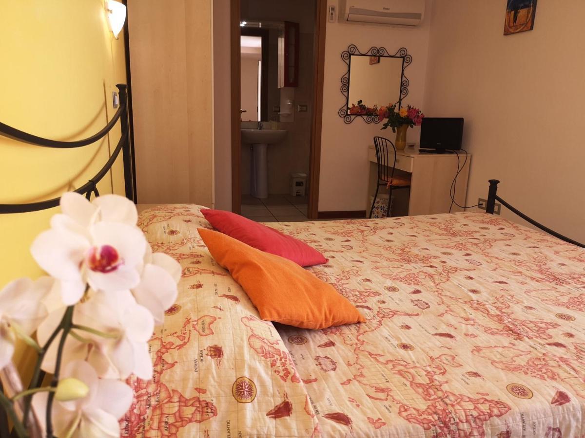 A Due Passi Dal Mare B&B นูมานา ภายนอก รูปภาพ